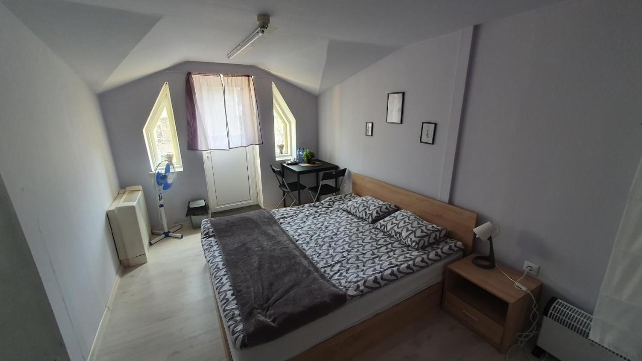 Ferienwohnung Стаи За Гости Sun House Warna Exterior foto