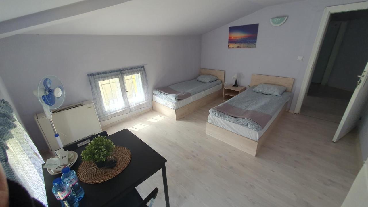 Ferienwohnung Стаи За Гости Sun House Warna Exterior foto