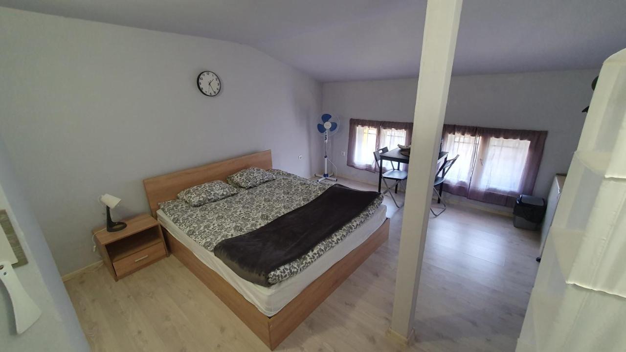 Ferienwohnung Стаи За Гости Sun House Warna Exterior foto