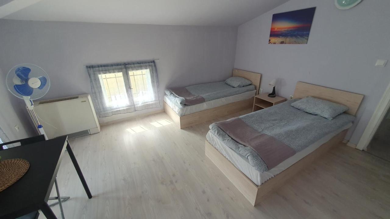 Ferienwohnung Стаи За Гости Sun House Warna Exterior foto