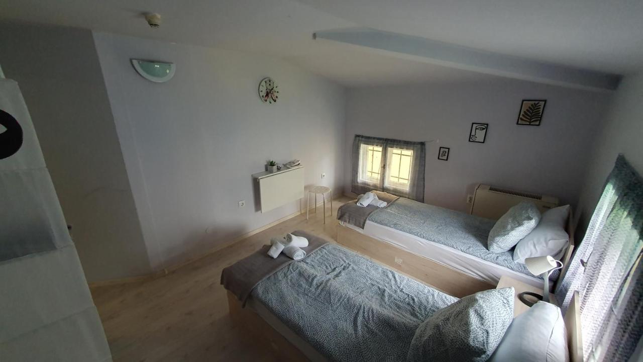 Ferienwohnung Стаи За Гости Sun House Warna Exterior foto