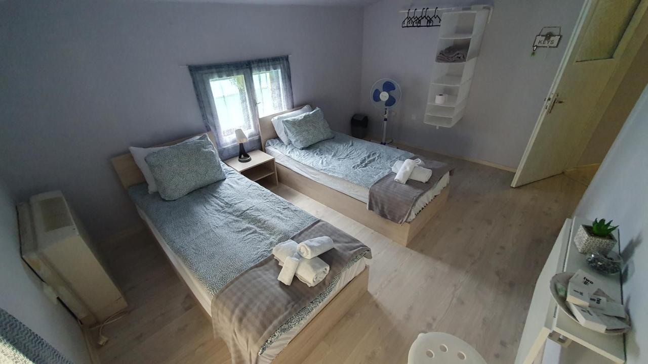 Ferienwohnung Стаи За Гости Sun House Warna Exterior foto
