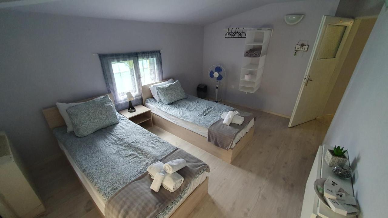 Ferienwohnung Стаи За Гости Sun House Warna Exterior foto